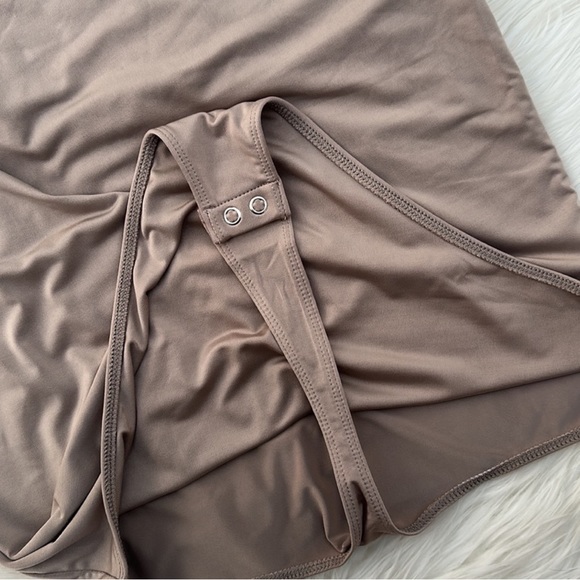 Express Body Contour Bodysuit - Picture 4 of 5